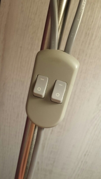 Jak podłączyć 3 żarówki LED GU10 230V w kuchni? Przewód i schemat