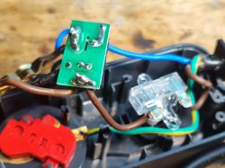 Inside the surge protector strip and USB power supply test - SFS133 Defender Surge Protector