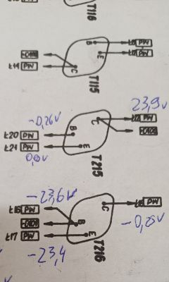 Rysunki schematów elektrycznych z oznaczeniami tranzystorów i wartościami napięć w woltach.
