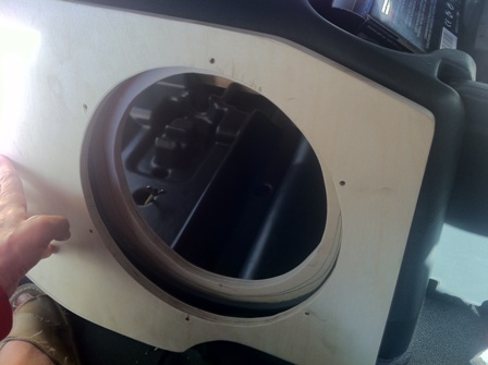 Zabudowa subwoofera w ciezarowce MAN