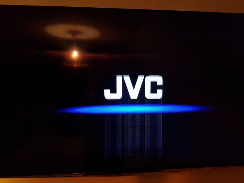 JVC LT-55VU83A - Pasy na ekranie. Nie działa pilot.