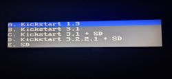 Amiga-Kickstart-Auswahlmenü mit fünf Optionen von A bis E, jeweils mit Versionsangabe.