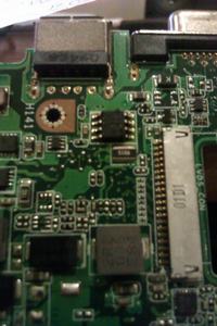 Asus Eee PC 1005PE - Uszkodzona płyta główna, brak możliwości odczytu układu.