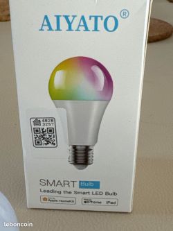 Packaging of Aiyato smart bulb with a colorful gradient.