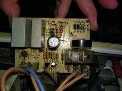 Whirlpool AKP 724 w piekarniku spaliła się płytka elektroniki