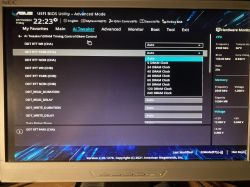 Zdjęcie ekranu BIOS z ustawieniami DRAM Timing Control/Skew Control.