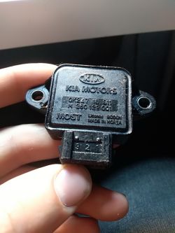 Falowanie obrotów i zacięcie linki gazu w KIA PRIDE 1.3 - czujnik przepustnicy?