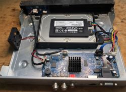 Interior of device with mounted Samsung 870 EVO 4TB SSD