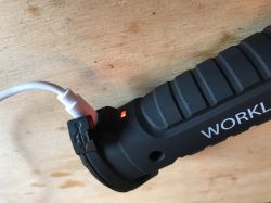 Recenzja i wnętrze latarki Worklight W-52 ładowanej przez USB Recenzja i wnętrze latarki Worklight W-52 ładowanej przez USB