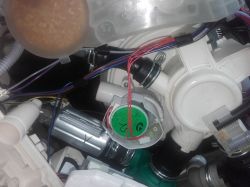 Zmywarka Electrolux ESL74300RO - pompa pracuje, trzy razy zapiszczała, woda