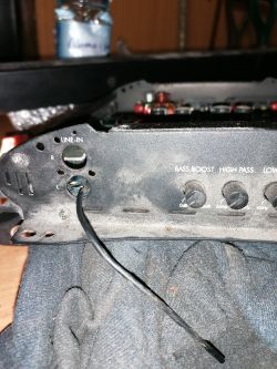 Wzmacniacz bga250 - dolutowanie zerwanego kabla kanalu prawego do płyty głównej