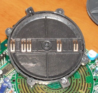 Miernik DT9208A. Wypadły blaszki z pokrętła. Jak je włożyć?