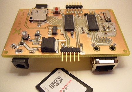 Serwer sieciowy wielkości karty kredytowej