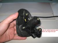 Opel corsa b, zamek w klapie wpada do środka