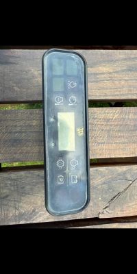 Panel wskaźników koparki JCB 3CX z 1997 r. z wyświetlaczem LCD i ikonkami systemowymi