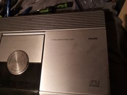 Philips CD-100: porady dotyczące odnowienia panelu i obudowy odtwarzacza