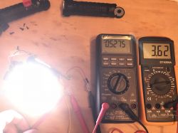 Recenzja i wnętrze latarki Worklight W-52 ładowanej przez USB Recenzja i wnętrze latarki Worklight W-52 ładowanej przez USB
