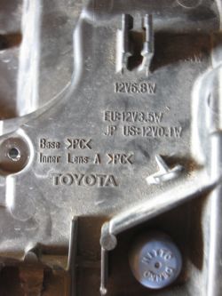 Toyota Prius Plug In - Podłączenie przedniej led lampy Ver. US. Brak kabli.