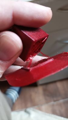 Problem z odklejaniem się wydruku po trzeciej warstwie na Anet A8 Plus - przyczyny i porady