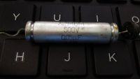 Spalony kondensator 500V 0.05uF w starym rosyjskim prostowniku