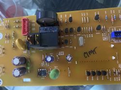 Płyta główna piekarnika Samsung model BF1N4T123/XEO z widocznymi komponentami elektronicznymi.