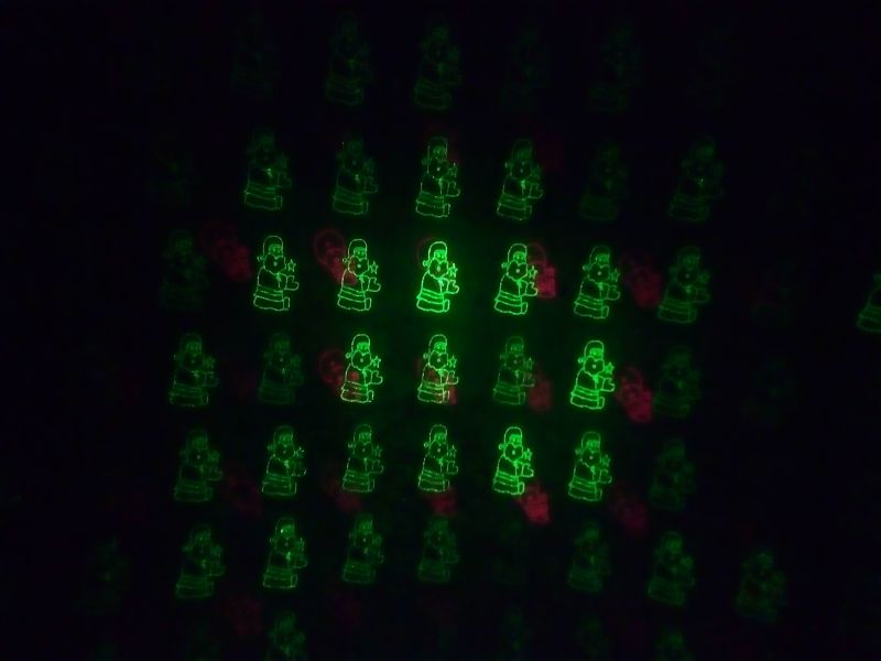 Kupno projektora laserowego na święta oświetlającego dom