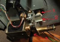 Smarowanie mechanizmu opuszczania ramienia w gramofonie Kenwood KD-990