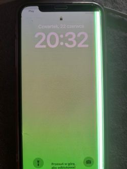 IPhone XS - zielone paski na wyswietlaczu po upadku - jak naprawić?