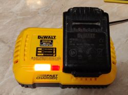 Identyfikacja elementów w ładowarce Dewalt DCB118 z UC3845B