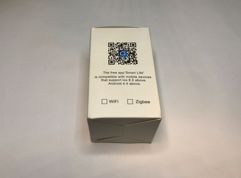 Smart Life App Box with QR Code White box with Smart Life app and QR code.