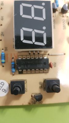 Zastosowanie baterii do trzymania ustawień w płytce od grzejnika elektrycznego Zastosowanie baterii do trzymania ustawień w płytce od grzejnika elektrycznego