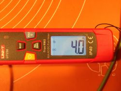 UNI-T UT256 Amperomierz widełkowy - krótki opis, wnętrze, zastosowanie.