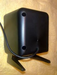 Bezinwazyjny montaż na ścianie plastikowych głośników 5.1