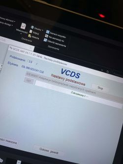 Ekran VCDS pokazujący zatrzymaną adaptację turbiny w samochodzie