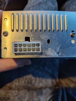 Dobór odpowiedniej przejściówki do radia w samochodzie Peugeot Bipper - zdjęcia złącz