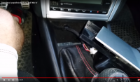 Jak podłączyć niebieskie LED podświetlenie w Golf 4 do zapalniczki?