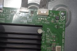 Hisense 65U6NQ - pionowe pasy i żółty proszek przy matrycy, zalanie czy COF?