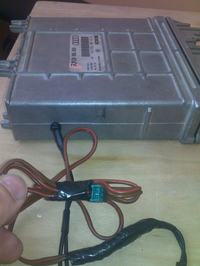 Czarne pudełko w ECU i wystające kable co to jest? 1,9 TDI 110 Audi A4 AFN