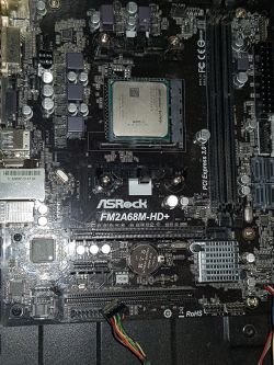 AMD - Zakręca się raz wentylator i świeci się dioda na komputerze