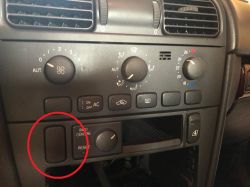 Volvo V40 - Dodatkowe gniazdo zapaliczniki, wtyczki elektryczne