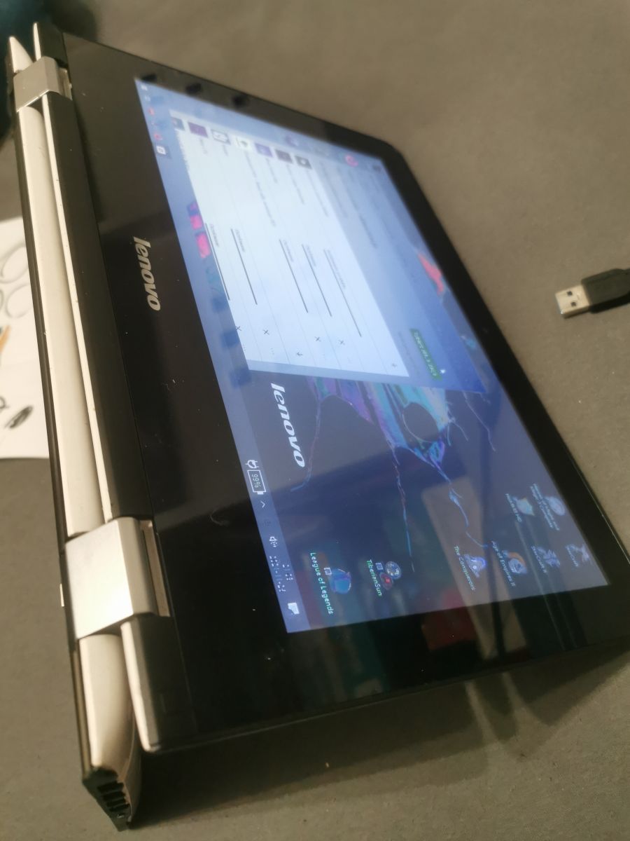 Laptop Lenovo Yoga 300 dziwny problem z uruchomieniem