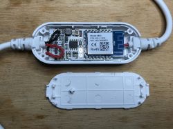 WiFi SmartLife ściemniacz jednokolorowego paska LED - test, wnętrze, schemat