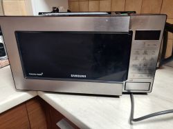 Samsung GE83M - Uszkodzony zatrzask drzwi mikrofali Samsung GE83M - Uszkodzony zatrzask drzwi mikrofali