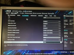 Ekran ustawień UEFI BIOS na komputerze z menu AI Tweaker otwartym.