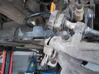 Peugeot 207 2007 - Co to za element na prowadnicy hamulca tylnego?