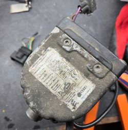 Zbliżenie na etykietę ogrzewacza Eberspacher Hydronic D4WS z informacjami technicznymi.