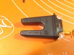 UNI-T UT256 Amperomierz widełkowy - krótki opis, wnętrze, zastosowanie.