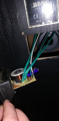 Jak wymienić Fake Woofer w kolumnie? Sprzęt: Beng V9B.
