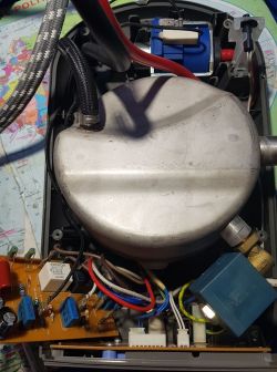 Żelazko Philips GC 8220 - wybija bezpieczniki Żelazko Philips GC 8220 - wybija bezpieczniki