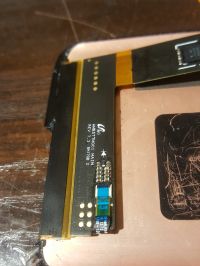 Samsung S8 Display Repair: Vertical White Stripe Issue after Tearing Ribbon from Frame